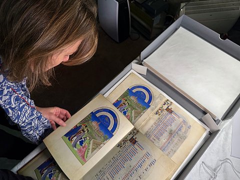 Charlotte Kramer conducting a colour comparison of the Très Riches Heures du Duc de Berry at the Château de Chantilly Charlotte Kramer conducting a colour comparison of the Très Riches Heures du Duc de Berry at the Château de Chantilly