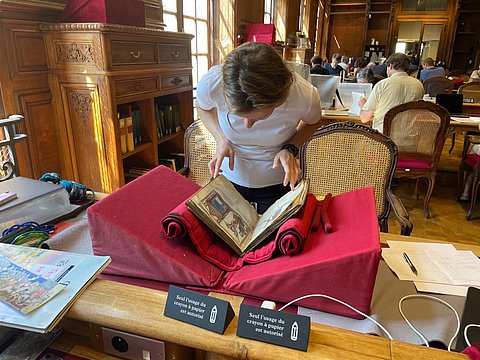 Charlotte Kramer viewing an original manuscript at the BnF in Paris Charlotte Kramer viewing an original manuscript at the BnF in Paris