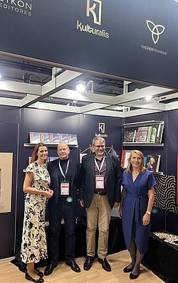 Das Team hinter dem Buch Czech Interwar Modern herausgegeben von Kulturalis ★ FBM 2026 ★ Universal Art Group
