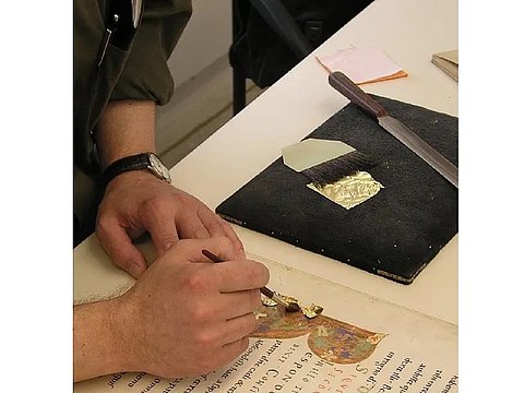 Facsimile Production – Hand-Gilding – Handcraftsmanship – Bookbinding Facsimile Production – Hand-Gilding – Handcraftsmanship – Bookbinding