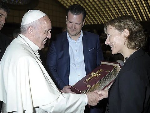 Presentation of the Bible of Mercy–Pope Francis–Charlotte Kramer–2016 Presentation of the Bible of Mercy–Pope Francis–Charlotte Kramer–2016